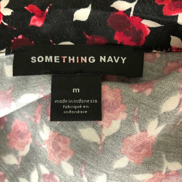 Something Navy Floral V-neck Dress Shirt Size M - Picture 4 of 4